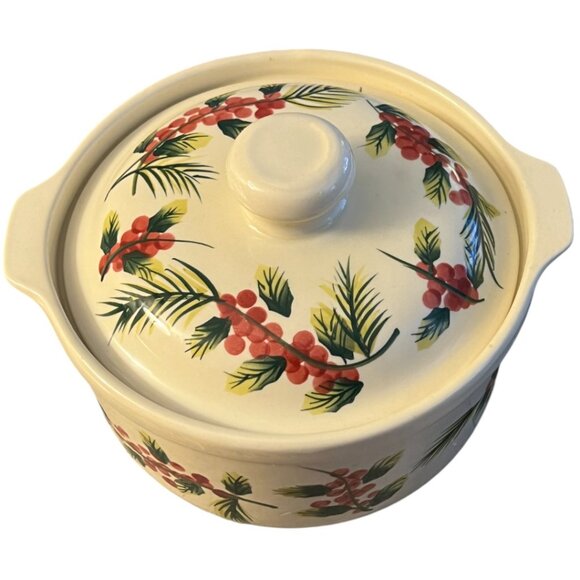 Wendover Lane Double-Handled Lidded Stoneware Baking Dish Holly 8" x 4" - Picture 2 of 16